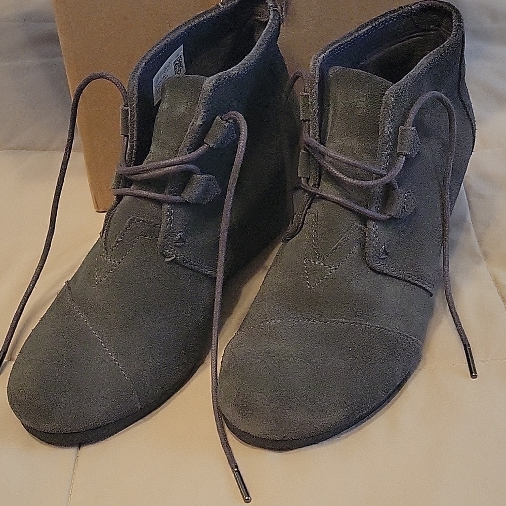 Women's Suede Ankle Boots - Gray